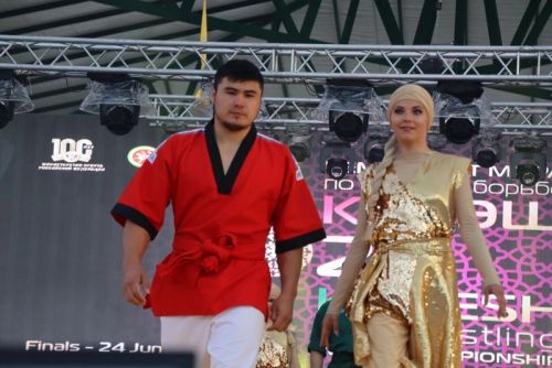 Миңгәрдә билбау  көрәше буенча дөнья чемпионатында  автомобиль Радик  Сәлаховка  бирелде