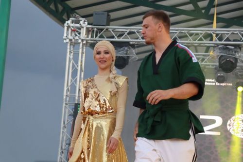 Миңгәрдә билбау  көрәше буенча дөнья чемпионатында  автомобиль Радик  Сәлаховка  бирелде
