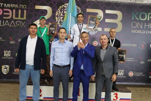 Сабада атларга утырып көрәшү буенча  дөнья  чемпионаты үтте