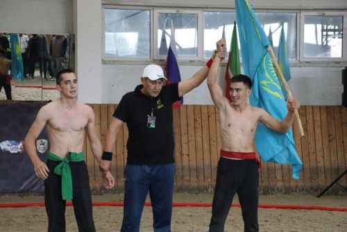 Сабада атларга утырып көрәшү буенча  дөнья  чемпионаты үтте