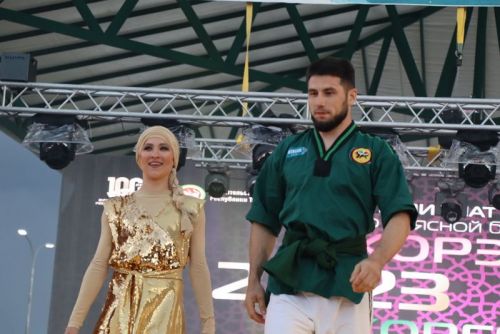 Миңгәрдә билбау  көрәше буенча дөнья чемпионатында  автомобиль Радик  Сәлаховка  бирелде