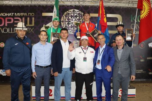 Сабада атларга утырып көрәшү буенча  дөнья  чемпионаты үтте