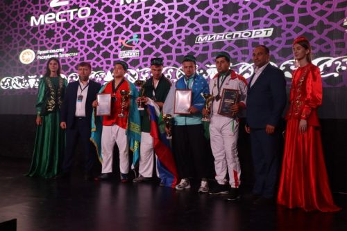 Миңгәрдә билбау  көрәше буенча дөнья чемпионатында  автомобиль Радик  Сәлаховка  бирелде