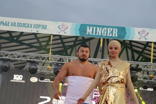 Миңгәрдә билбау  көрәше буенча дөнья чемпионатында  автомобиль Радик  Сәлаховка  бирелде