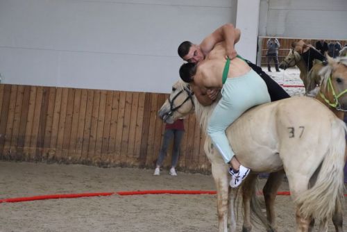 Сабада атларга утырып көрәшү буенча  дөнья  чемпионаты үтте