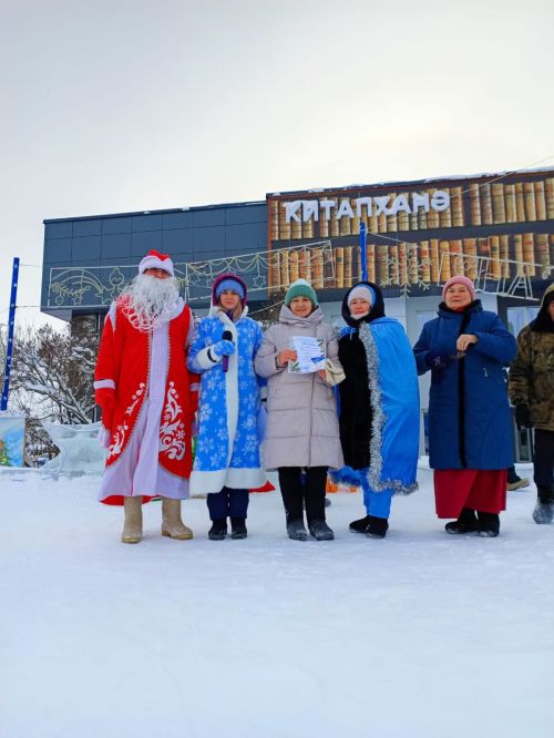 Яңа елның беренче көнендә үзәк чыршы янында бәйрәм тамашасы узды