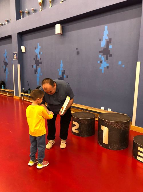 Әтиләр көнендә гаилә башлыклары теннис уйнады