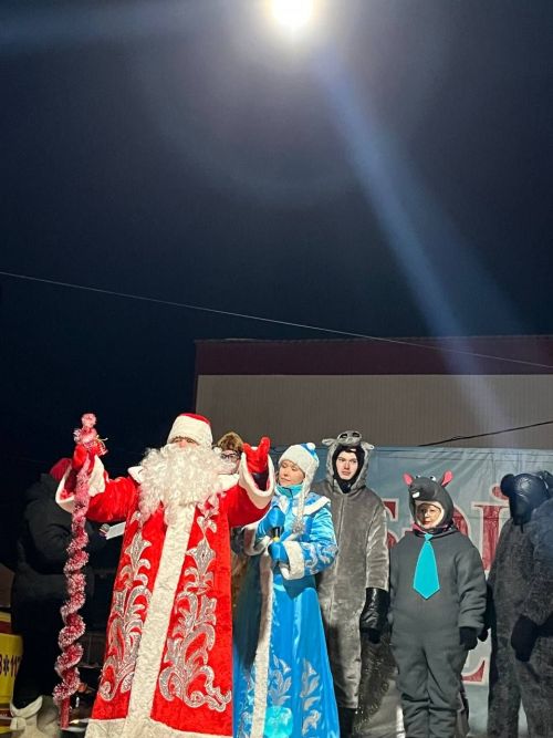 Шәмәрдәндә Яңа ел чыршысы утларын кабызды