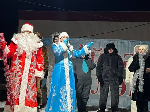 Шәмәрдәндә Яңа ел чыршысы утларын кабызды