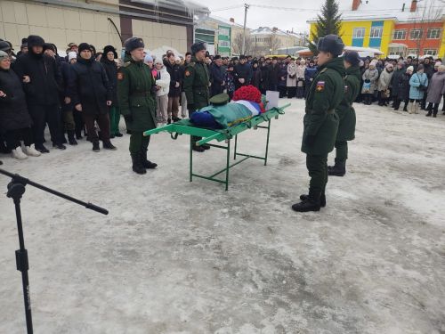 Бүген райондашыбыз, махсус хәрби операциядә һәлак булган Шәмәрдән егете Рөстәм Хисамиевны соңгы юлга озаттылар