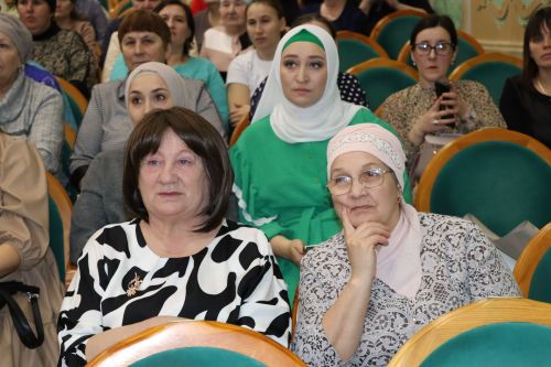 Районыбыз хатын-кызларын район башлыгы Рәис Миңнеханов тәбрикләде (+фоторепортаж)