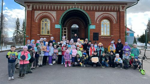 Гает көнне Лесхоз мәчете каршында узган бәйрәмдә балаларны кайнар коймак белән сыйладылар
