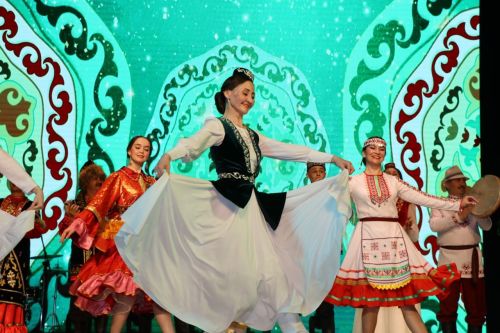 Сабадагы «Дулкын» халык бию ансамбле 60 еллык юбилеен зур концерт белән билгеләп үтте