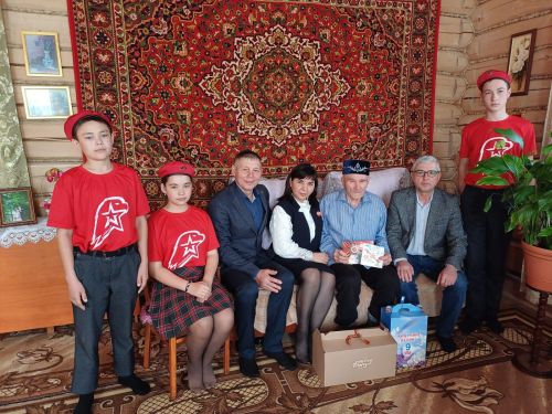 Олы Кибәче авыл җирлегендә яшәүче ветераннарны котладылар