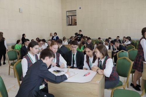 “Будет чисто” хәрәкәте активистлары Саба урта мәктәбендә “Һәр җирдә чиста булсын” экологик форумын үткәрделәр