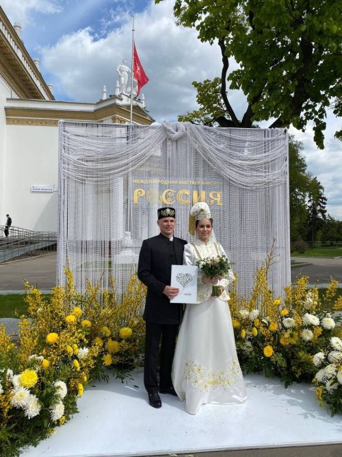 Саба яшьләре Айгөл һәм Данияр Мифтаховлар законлы никахларын Мәскәү каласында рәсмиләштерде