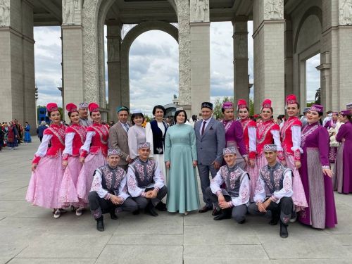 Саба яшьләре Айгөл һәм Данияр Мифтаховлар законлы никахларын Мәскәү каласында рәсмиләштерде