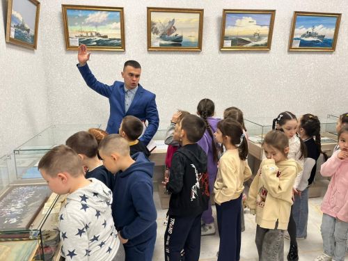«Алдынгылар хәрәкәте»нең — «Бәләкәч» пилот балалар бакчасында тәрбияләнүчеләр Саба урта  мәктәбендә экскурсиядә  булдылар