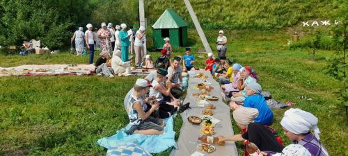 Корбан ашын чишмә буенда