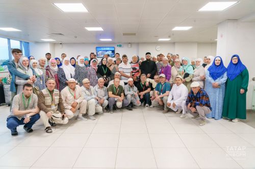Камил хәзрәт Сәмигуллин татарстанлыларның беренче төркемен хаҗ сәфәренә озатты