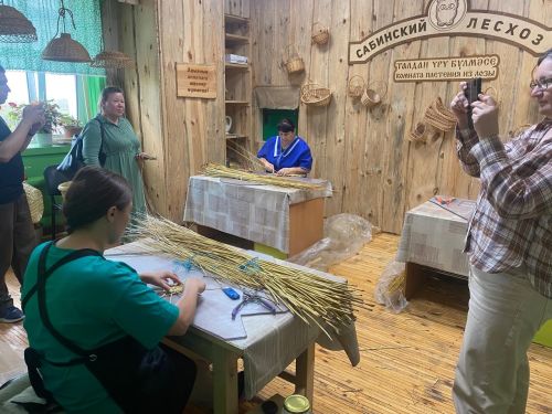 Республиканың сынлы сәнгать музее хезмәткәрләре  районыбызга Саба һөнәрчелеге белән танышырга килде