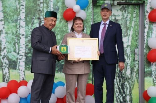 Хезмәт алдынгыларын район башлыгы тәбрикләде