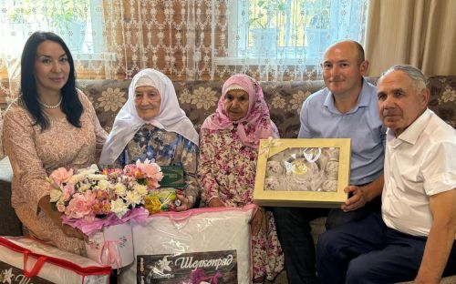Көек авылында яшәүче Әлфия Низамиева 90 яшьлек юбилее уңаеннан котлаулар кабул итте