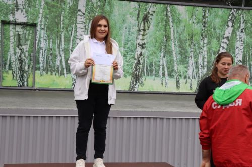 Хезмәттә алар гел  алдынгы,  бәйгеләрдә алкышлы