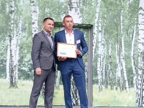 Хезмәттә алар гел  алдынгы,  бәйгеләрдә алкышлы