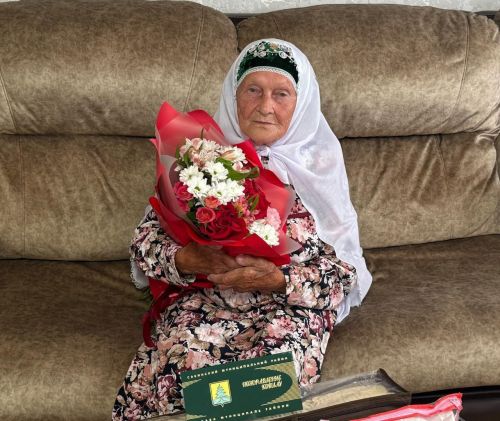 Әлфинур Әхәт кызы Нуриева 90 яшьлек юбилеен билгеләп үтте