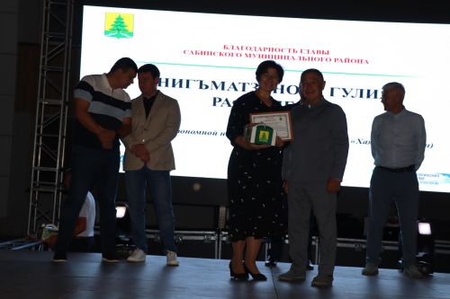 Республика көнендә район башлыгы хезмәт алдынгыларын һәм «Чәчәкле Саба» конкурсы җиңүчеләрен тәбрикләде (фоторепортаж)