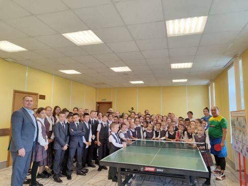Сатышта балаларга теннис уйнарга өйрәттеләр