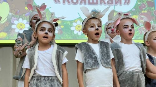 Әти-әниләр тәрбиячеләр белән берлектә  «Тату балалар бакчасы сере»н ачыкладылар (фоторепортаж)