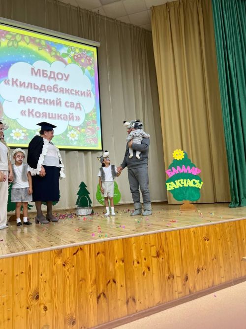 Әти-әниләр тәрбиячеләр белән берлектә  «Тату балалар бакчасы сере»н ачыкладылар (фоторепортаж)