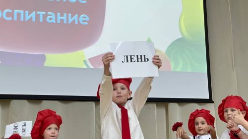 Әти-әниләр тәрбиячеләр белән берлектә  «Тату балалар бакчасы сере»н ачыкладылар (фоторепортаж)
