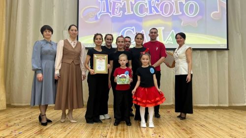 Әти-әниләр тәрбиячеләр белән берлектә  «Тату балалар бакчасы сере»н ачыкладылар (фоторепортаж)