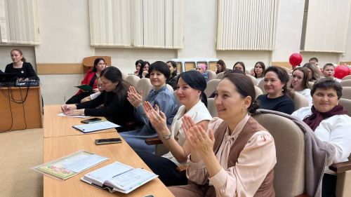 Әти-әниләр тәрбиячеләр белән берлектә  «Тату балалар бакчасы сере»н ачыкладылар (фоторепортаж)