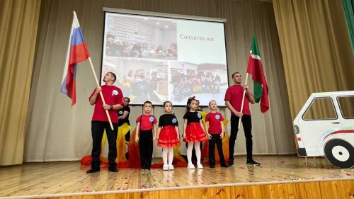 Әти-әниләр тәрбиячеләр белән берлектә  «Тату балалар бакчасы сере»н ачыкладылар (фоторепортаж)