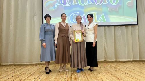 Әти-әниләр тәрбиячеләр белән берлектә  «Тату балалар бакчасы сере»н ачыкладылар (фоторепортаж)