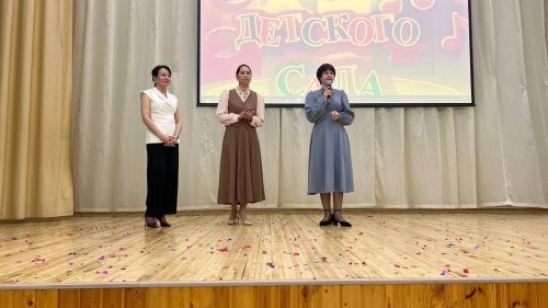 Әти-әниләр тәрбиячеләр белән берлектә  «Тату балалар бакчасы сере»н ачыкладылар (фоторепортаж)