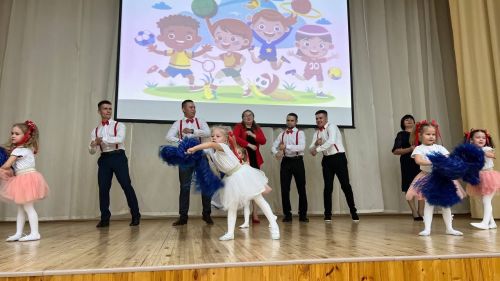 Әти-әниләр тәрбиячеләр белән берлектә  «Тату балалар бакчасы сере»н ачыкладылар (фоторепортаж)