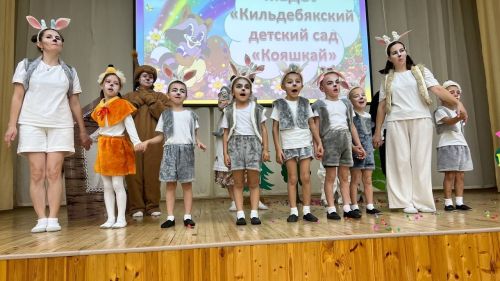 Әти-әниләр тәрбиячеләр белән берлектә  «Тату балалар бакчасы сере»н ачыкладылар (фоторепортаж)