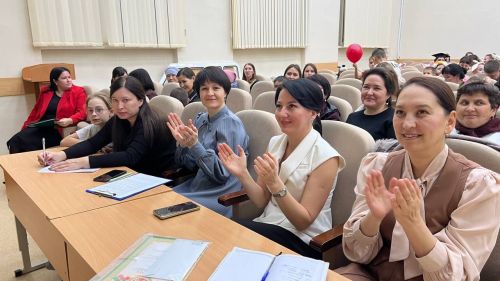 Әти-әниләр тәрбиячеләр белән берлектә  «Тату балалар бакчасы сере»н ачыкладылар (фоторепортаж)