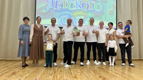 Әти-әниләр тәрбиячеләр белән берлектә  «Тату балалар бакчасы сере»н ачыкладылар (фоторепортаж)