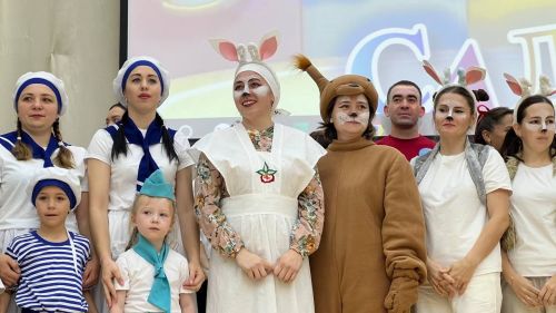 Әти-әниләр тәрбиячеләр белән берлектә  «Тату балалар бакчасы сере»н ачыкладылар (фоторепортаж)