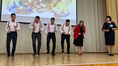 Әти-әниләр тәрбиячеләр белән берлектә  «Тату балалар бакчасы сере»н ачыкладылар (фоторепортаж)