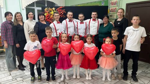 Әти-әниләр тәрбиячеләр белән берлектә  «Тату балалар бакчасы сере»н ачыкладылар (фоторепортаж)