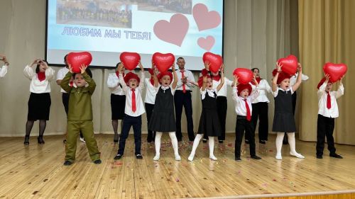 Әти-әниләр тәрбиячеләр белән берлектә  «Тату балалар бакчасы сере»н ачыкладылар (фоторепортаж)
