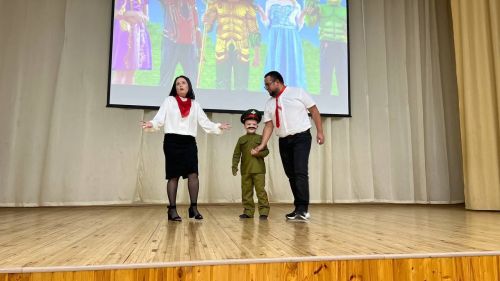 Әти-әниләр тәрбиячеләр белән берлектә  «Тату балалар бакчасы сере»н ачыкладылар (фоторепортаж)