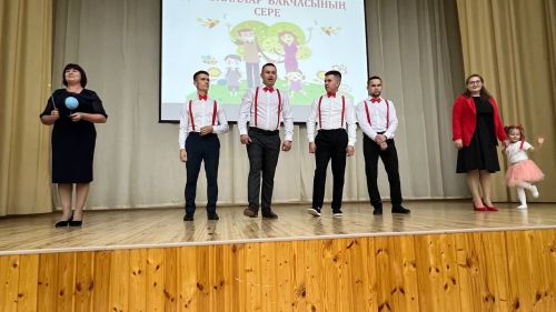 Әти-әниләр тәрбиячеләр белән берлектә  «Тату балалар бакчасы сере»н ачыкладылар (фоторепортаж)